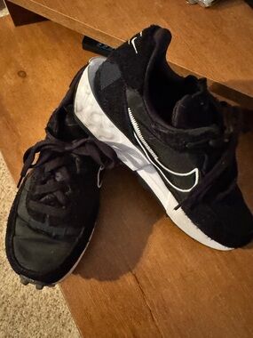 Nike Black & White Waffle Women's Athletic Sneakers